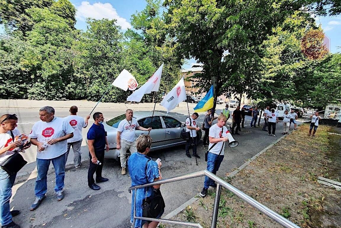  Акція ГО ''Стоп Корупції'' біля управління Держпраці у Вінницькій області Фото: СтопКор