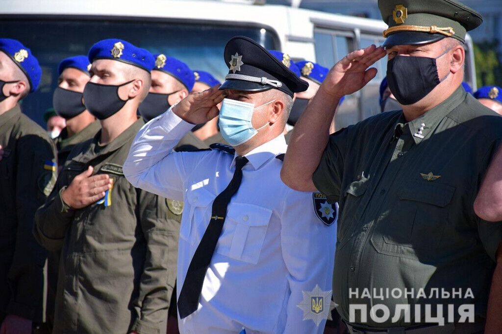 Поліцейські Донеччини урочисто підняли Державний прапор України