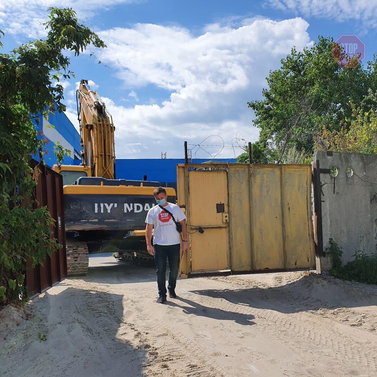  Завод Ковальської купує крадений пісок. Фото: СтопКор.