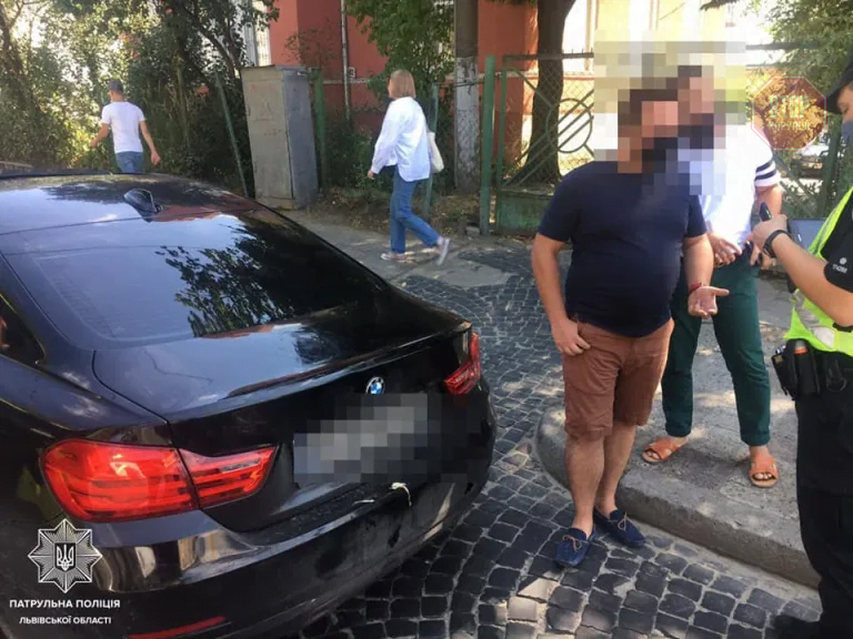 У Львівській області затримали двох чоловіків, які влаштували стрілянину на АЗС (фото)