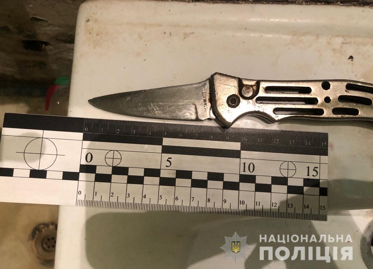 В Одесі правоохоронці викрили зловмисника, який умисно спричинив тяжкі тілесні ушкодження мешканцю Суворовського району