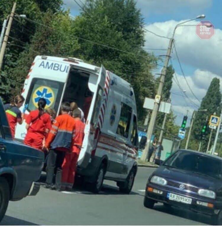 У Харкові сталася ДТП за участю автомобіля швидкої медичної допомоги (фото)