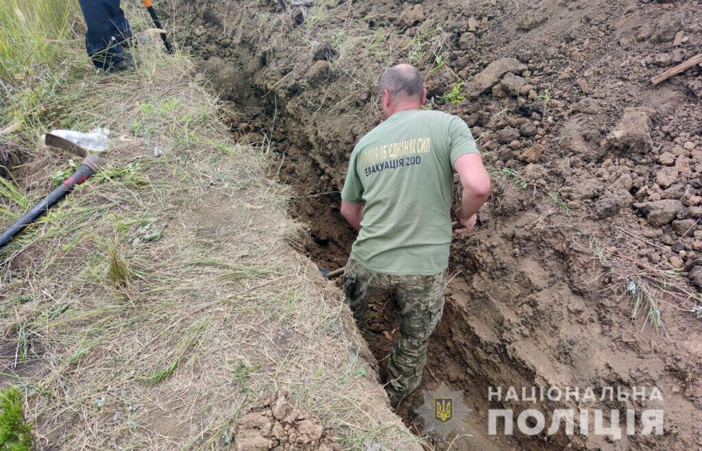 У Слов’янську поліцейські провели ексгумацію тіл загиблих під час бойових дій 2014 року