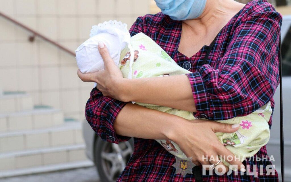 Поліцейські Донеччини попередили спробу продажу немовля