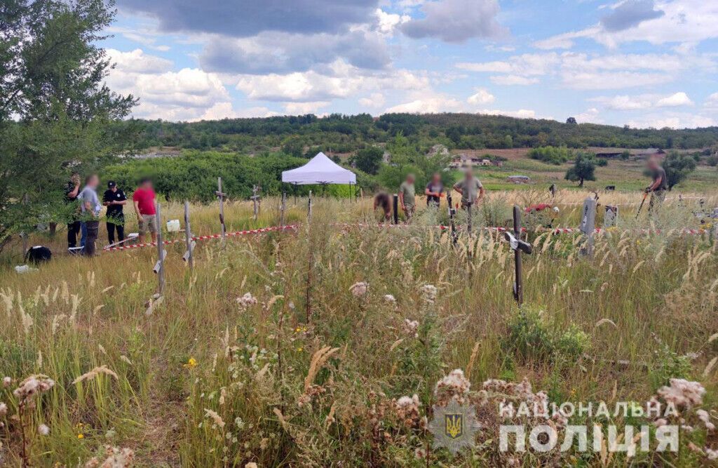 У Слов’янську поліцейські провели ексгумацію тіл загиблих під час бойових дій 2014 року