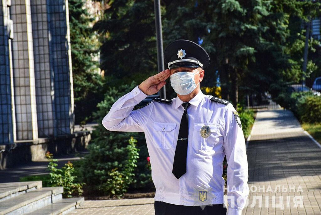 Поліцейські Донеччини урочисто підняли Державний прапор України