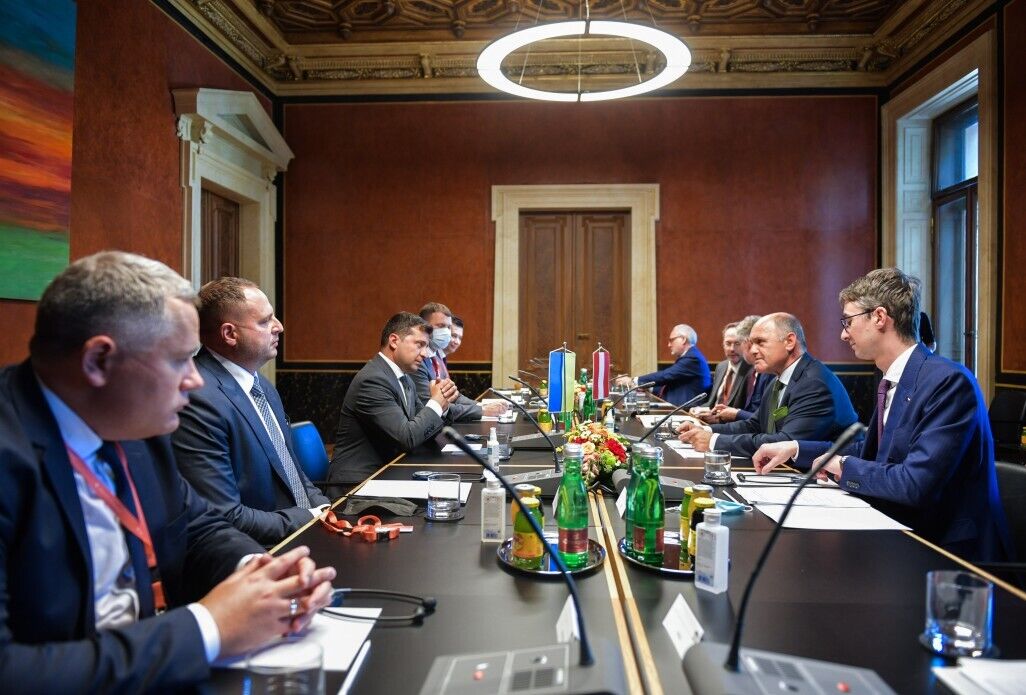 Зеленський обговорив з главою парламенту Австрії вибори та перемир'я на Донбасі