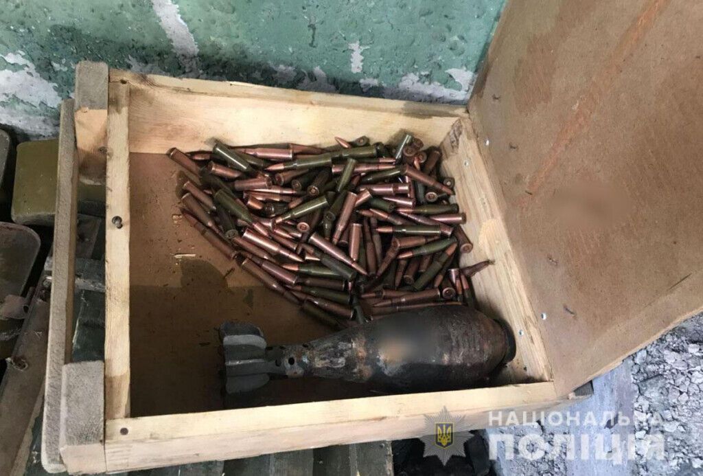 Поліцейські та військовослужбовці виявили схрон боєприпасів поблизу Мангуша