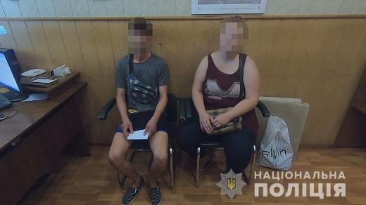 Одеські поліцейські затримали двох безхатченків за розбійний напад на одесита