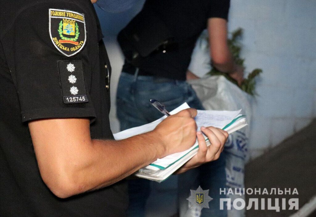 В Маріуполі обласні поліцейські перекрили канал збуту марихуани (ВІДЕО)