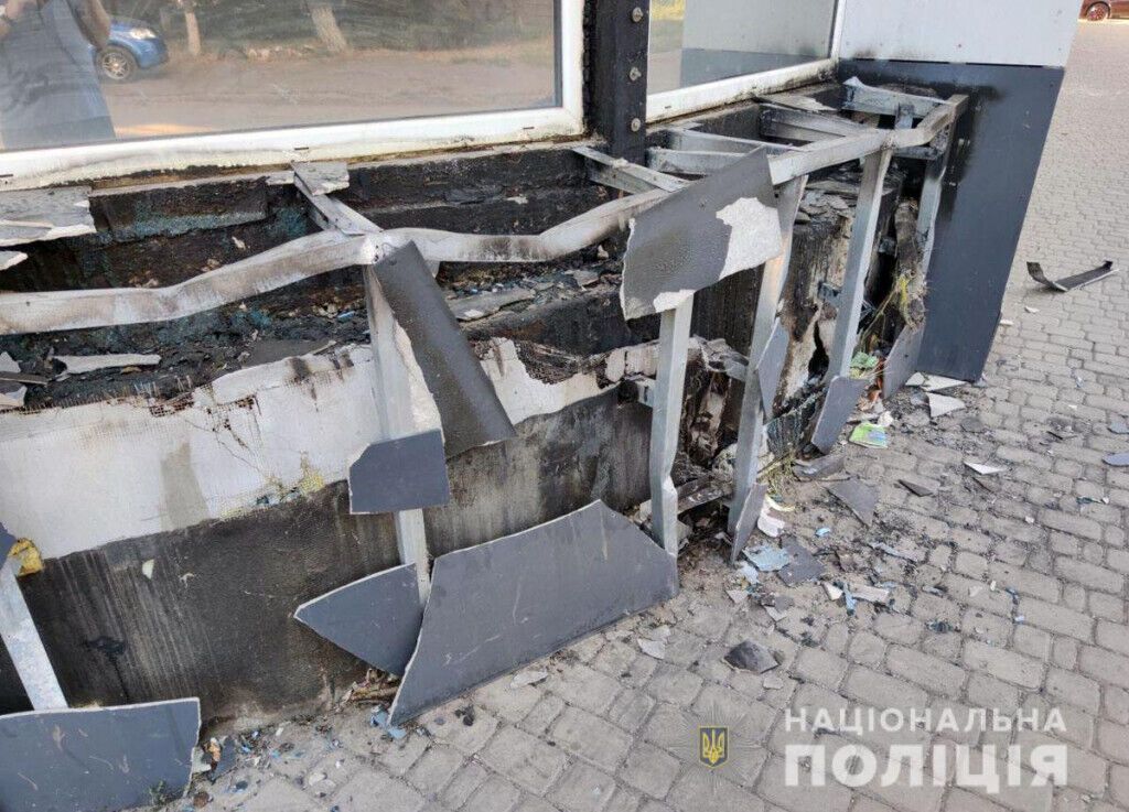 Поліцейські встановили особу, яка скоїла підпал будівлі у центрі Слов'янська