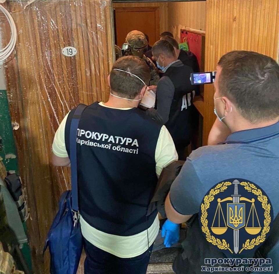 Вимагання та одержання 51 тис. неправомірної вигоди: поліцейському повідомлено про підозру (ФОТО)