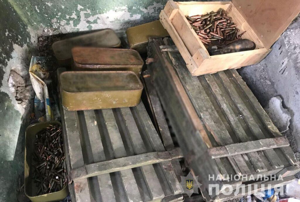 Поліцейські та військовослужбовці виявили схрон боєприпасів поблизу Мангуша