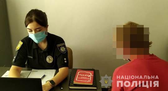 В Одесі курсанти поліцейського вишу затримали мешканця Лиманського району за розбійний напад на перехожу