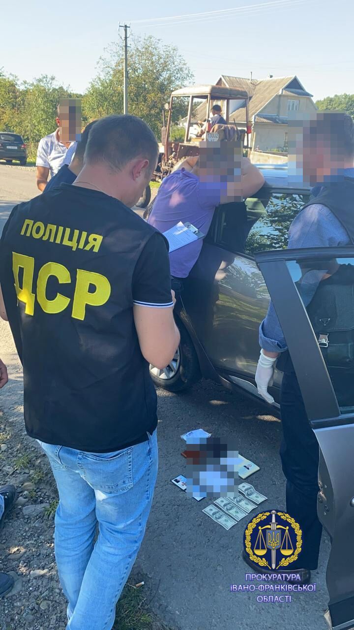 Керівника одного з міськрайонних відділів ДСНС в Івано-Франківській області викрито на хабарі (ФОТО)