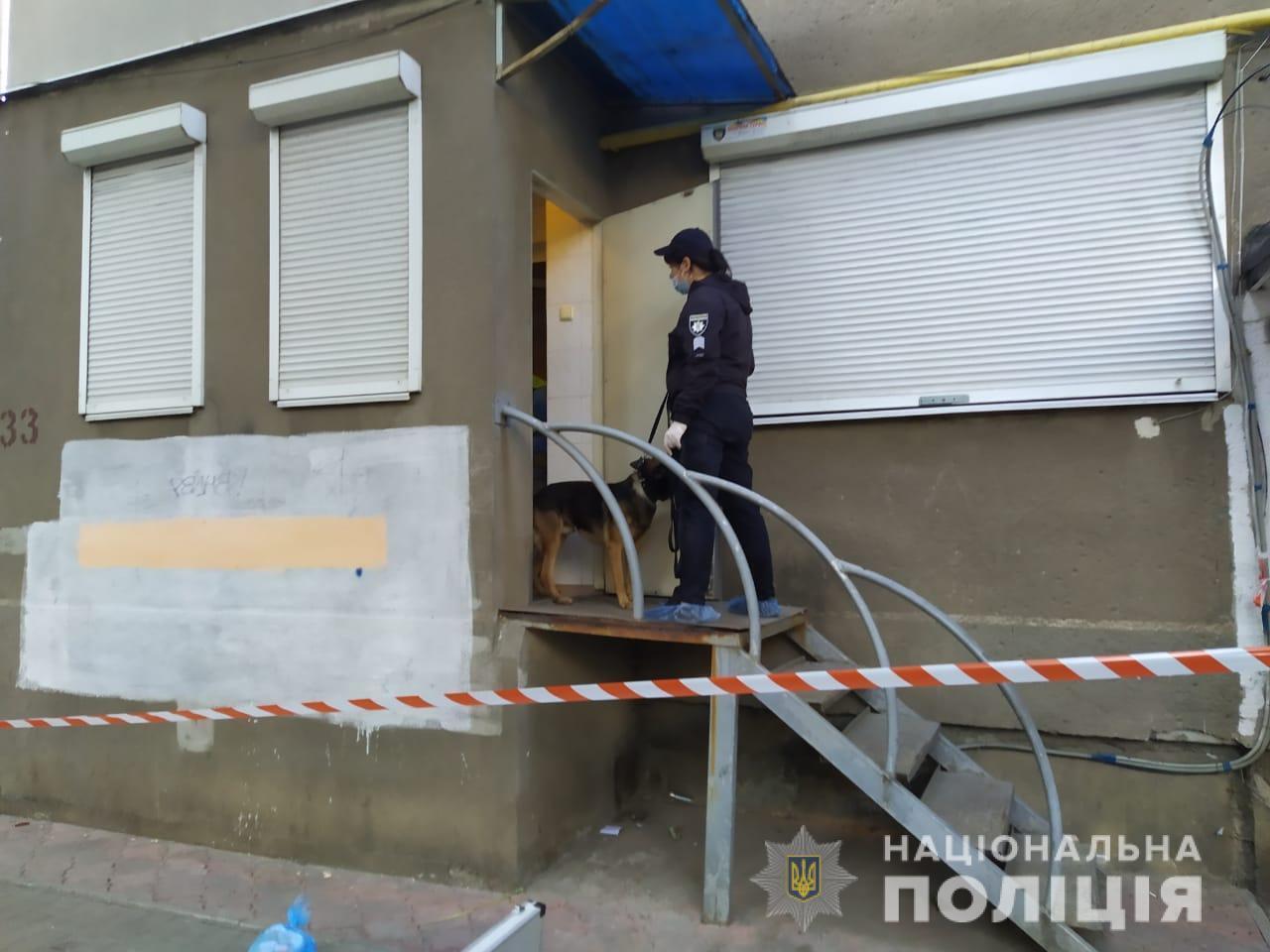 Поліцейські встановлюють обставини вбивства працівниці одеської аптеки