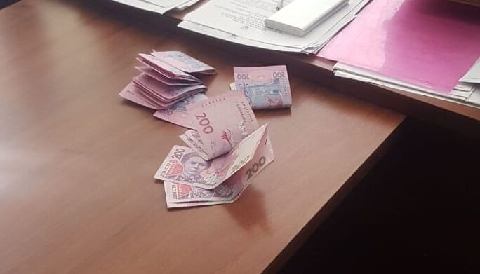 Хабар за укладення угоди про визнання винуватості – на Кіровоградщині затримано прокурора