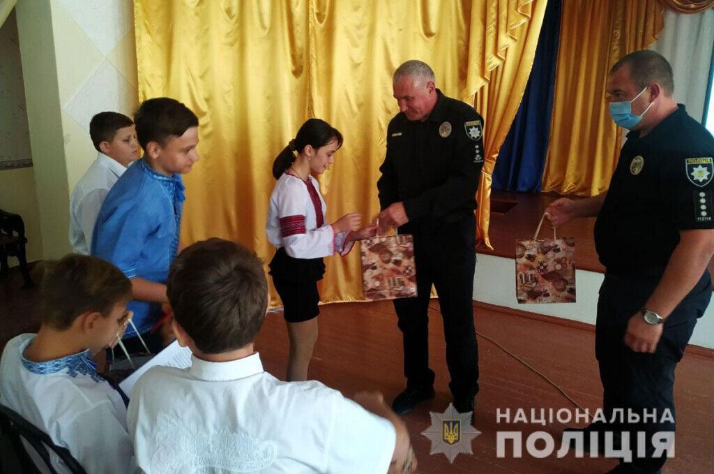 На Донеччині відкрили кімнату пам’яті в школі, де навчався загиблий правоохоронець Віктор Саєнко