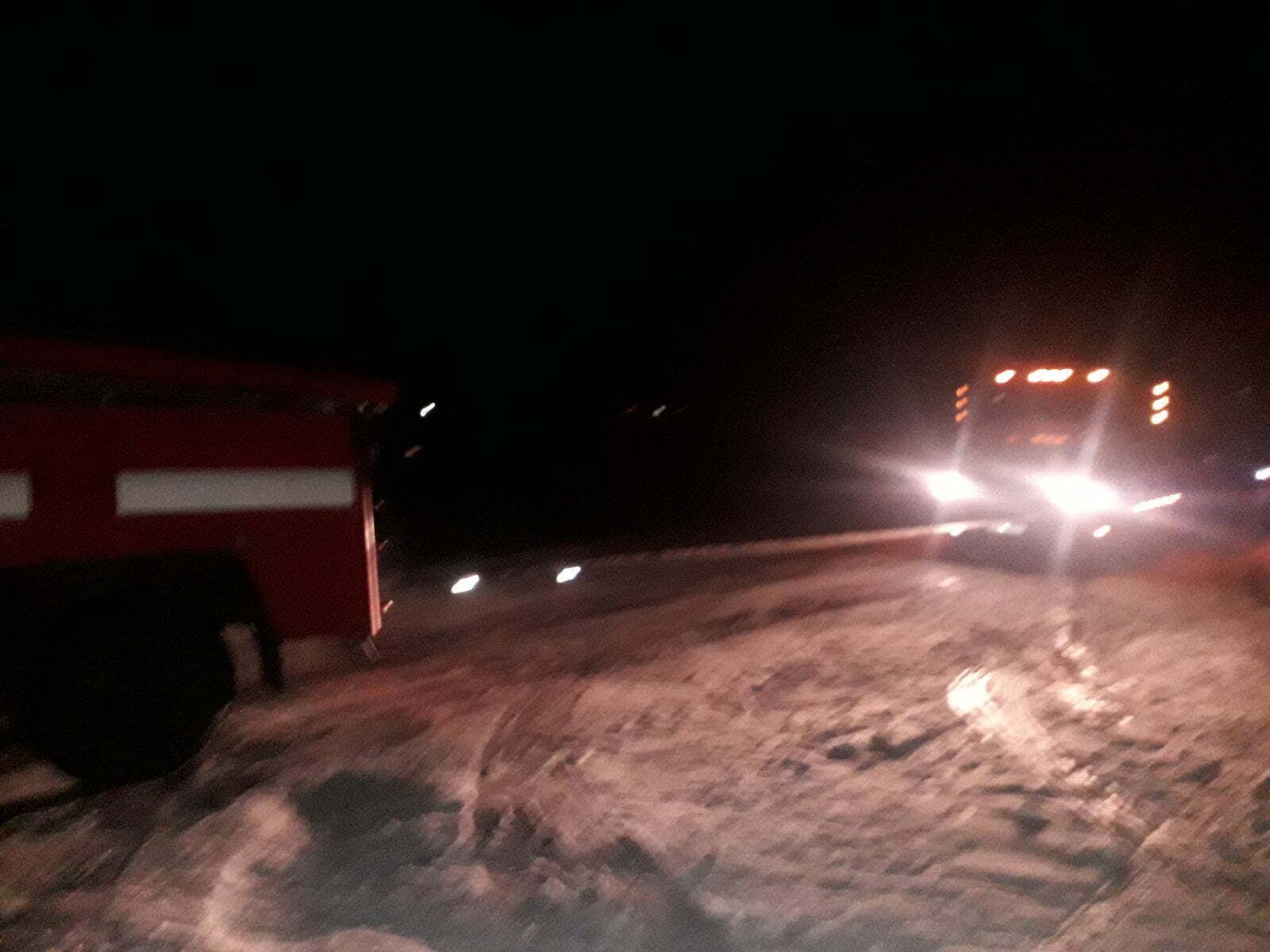Волинська область: рятувальники відбуксирували 5 автомобілів, що потрапили у кювети через складні погодні умови