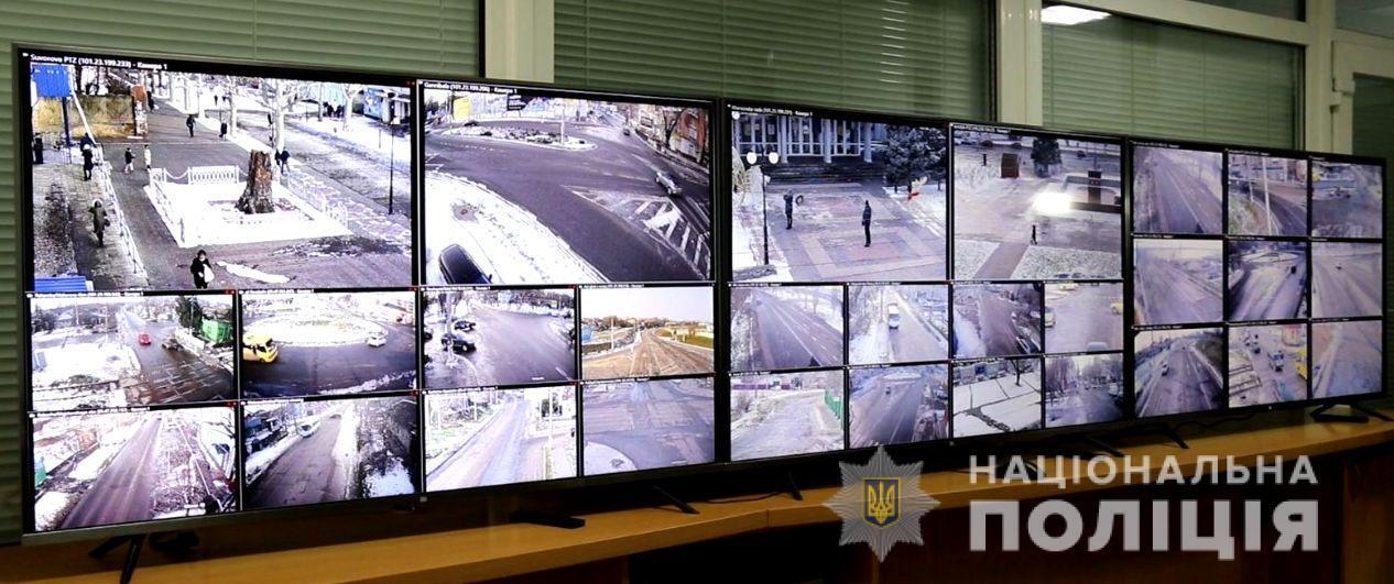 Два роки дії програми «Безпечне місто»: поліцейські Херсонщини розшукали понад 300 автомобілів, розкрили 5 вбивств, 50 шахрайств, 75 грабежів і розбоїв