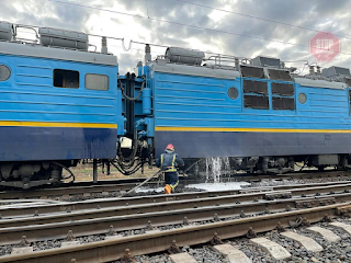  Гасіння пожежі в потязі “Миколаїв-Рахів” Фото: ДСНС