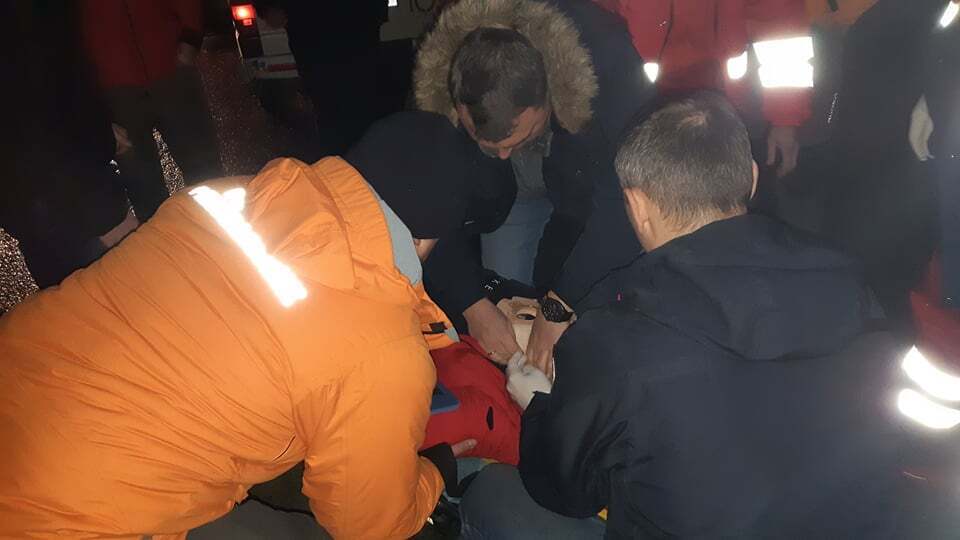 Львівська область: рятувальники вивільнили з автівки травмованих