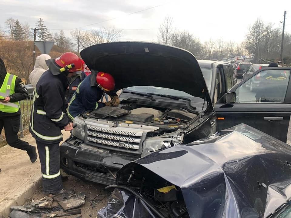 Івано-Франківська область: рятувальники ліквідовували наслідки ДТП в Надвірнянському районі