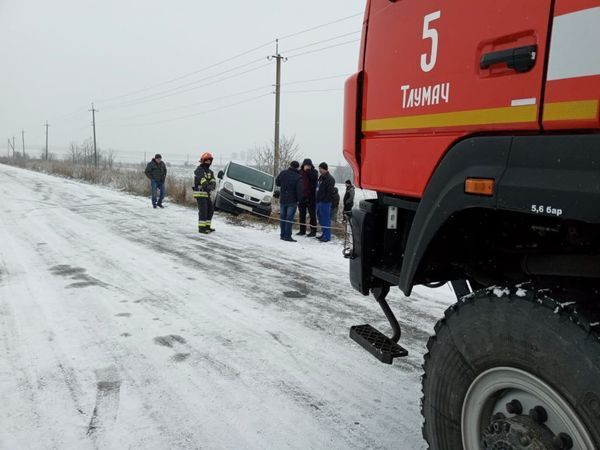Івано-Франківська область: рятувальники ліквідували наслідки ДТП в селі Королівка Тлумацького району
