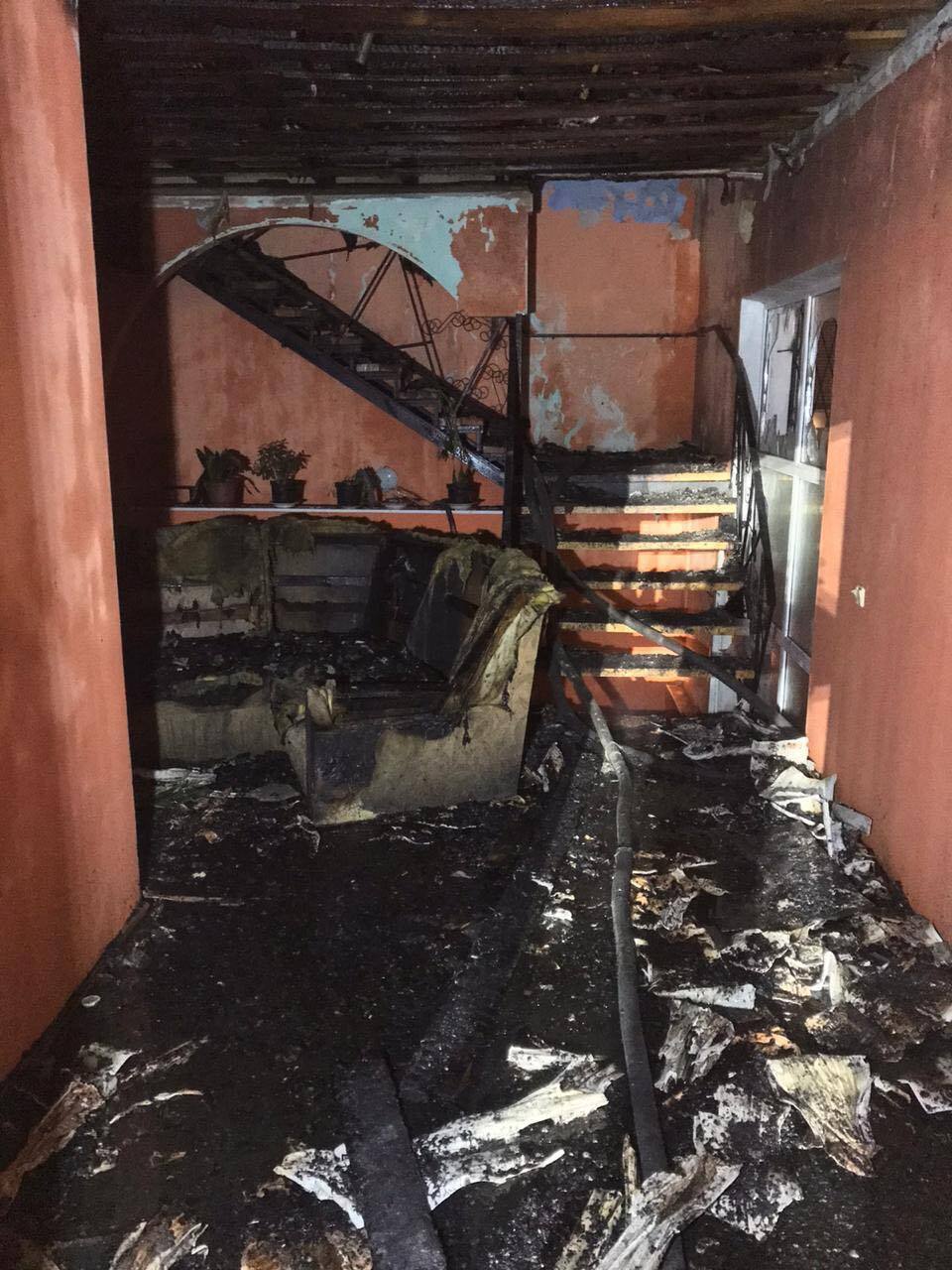 Пожежа у будинку для літніх людей: затримано трьох осіб (ФОТО)