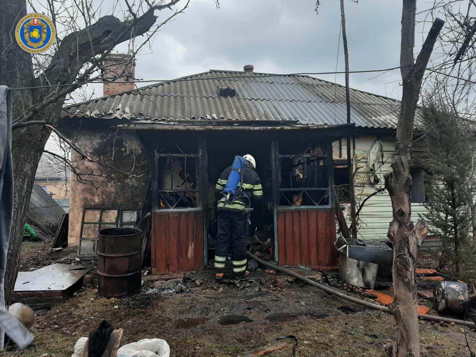 Черкаська область: за минулу добу рятувальники двічі ліквідовували пожежі, причинами яких ймовірно стали порушення правил пожежної безпеки при експлуатації печей.