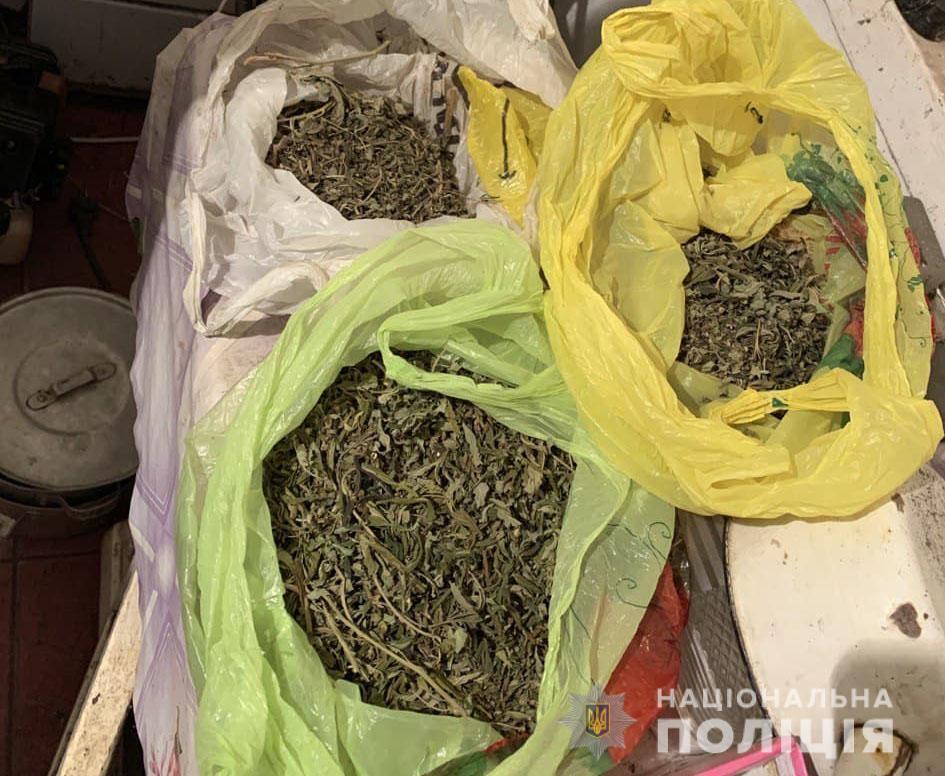 Поліція шукала у мешканця Слов’янська наркотики, а знайшла ще й арсенал