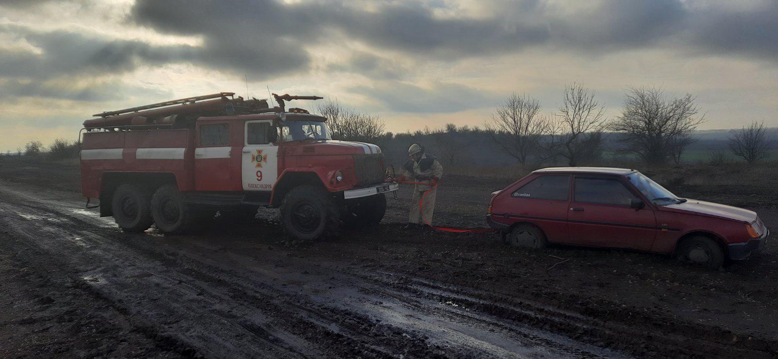 Впродовж доби рятувальники Кіровоградщини допомогли подолати складні ділянки доріг водіям трьох транспортних засобів