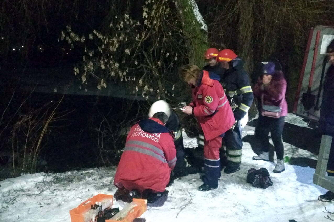Хмельницька область: на ставку під лід провалилися двоє чоловіків, один із них загинув, іншого – врятували бійці ДСНС