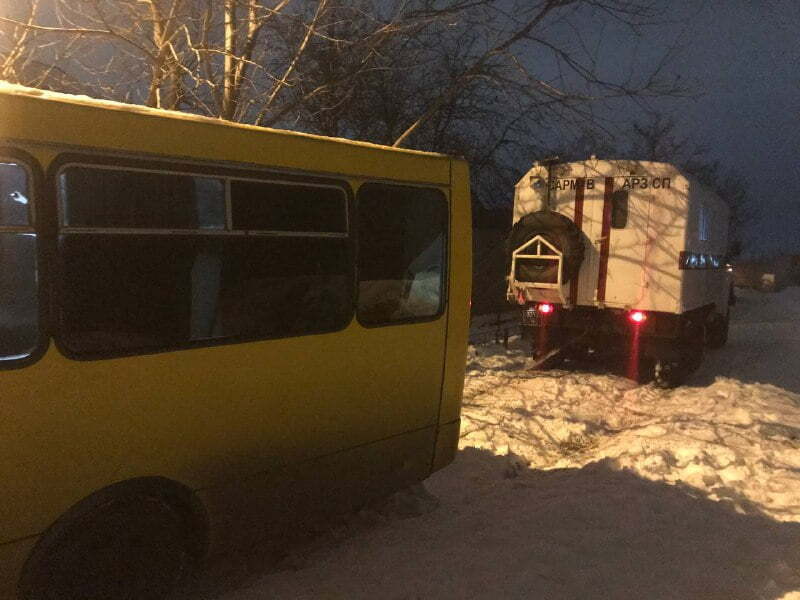м. Одеса: рятувальники надали допомогу по вилученню маршрутного таксі з кювету