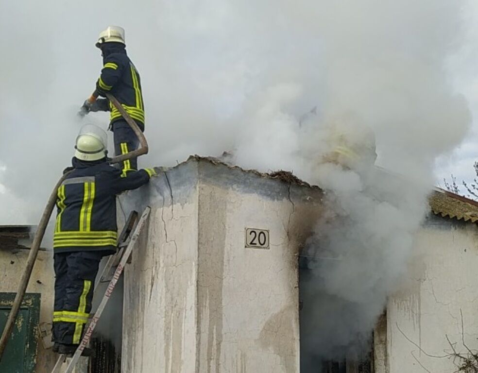Херсонщина: каланчацькі рятувальники ліквідували пожежу житлового будинку
