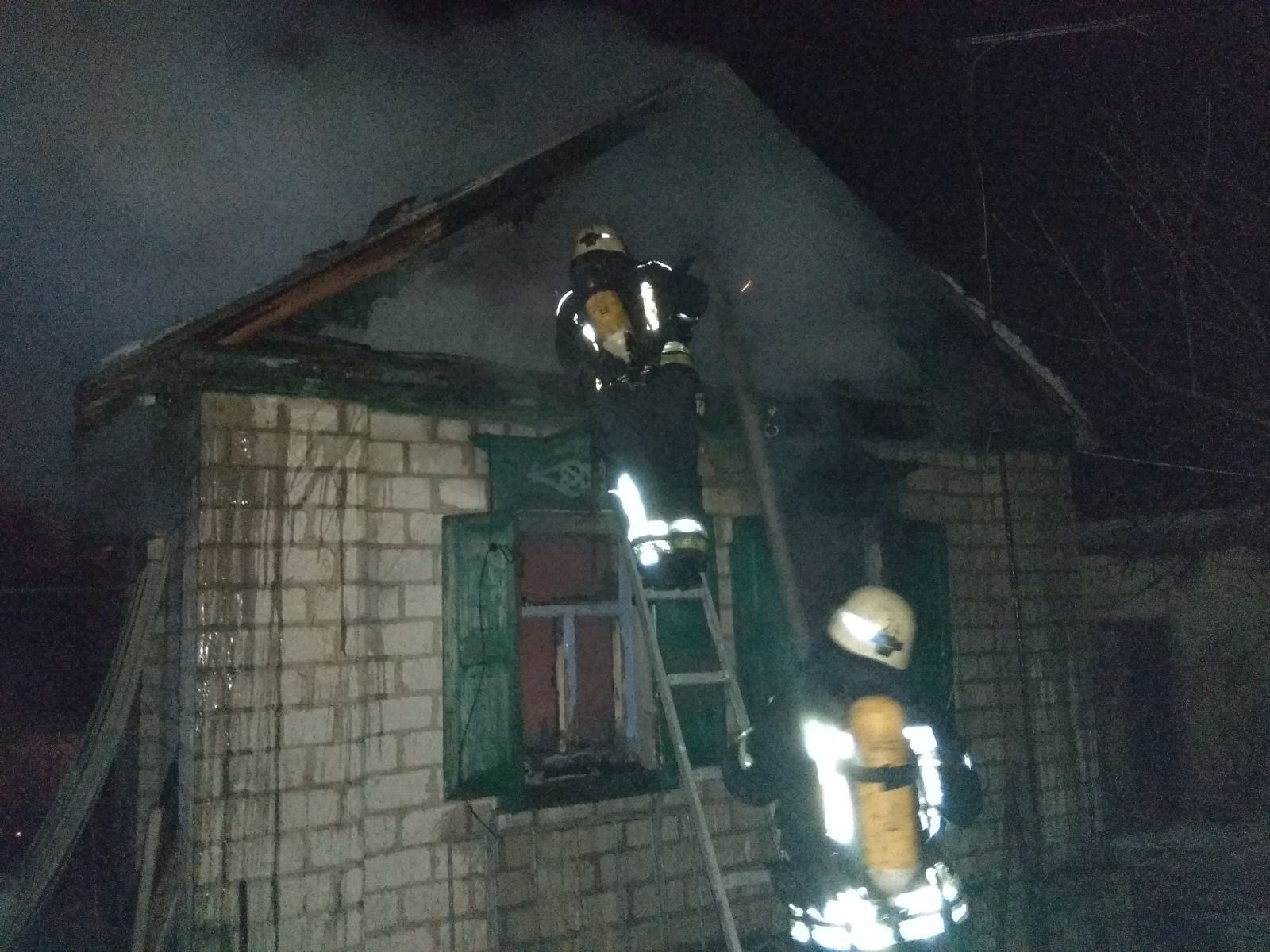 Луганщина: рятувальники ліквідували пожежу в житловому будинку