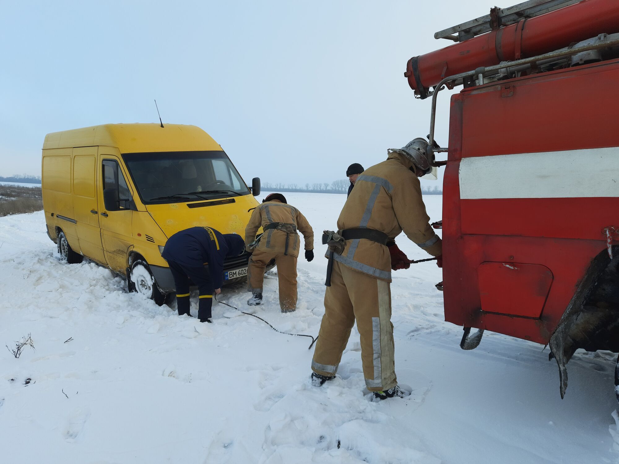 Кіровоградська область: бійці ДСНС надали допомогу водію автомобіля