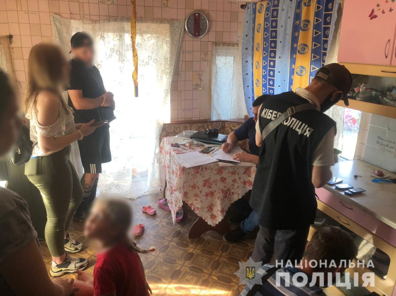 На Одещині правоохоронці припинили шахрайську діяльність жінки з торгівлі неіснуючими дитячими товарами