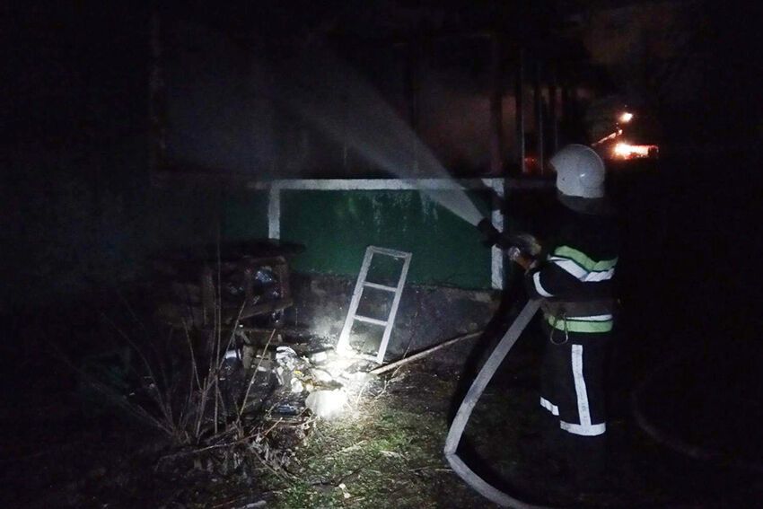 На Хмельниччині вогнеборці ліквідували пожежу приватного будинку, в якій загинув чоловік