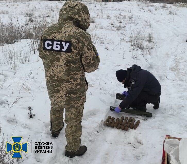 На Луганщині зі схрону оголошеного у розшук бойовика вилучили майже 30 гранат