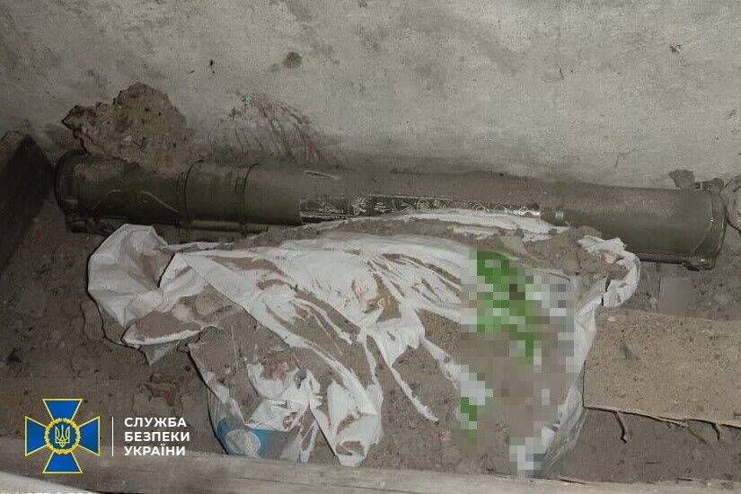 На Луганщині зі схрону оголошеного у розшук бойовика вилучили майже 30 гранат