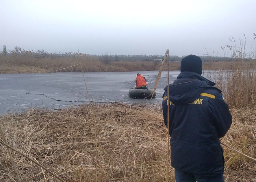 Полтавська область: рятувальники витягли з річки тіло чоловіка