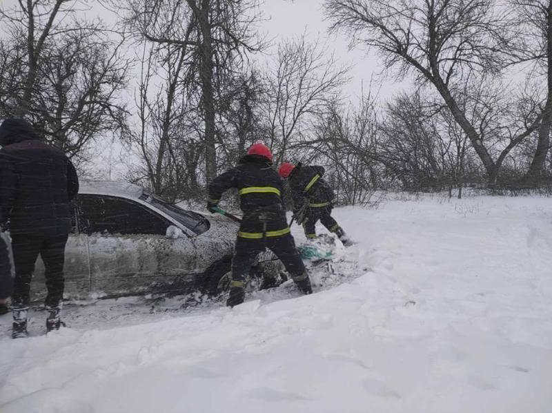Рятувальники Миколаївщини ліквідовують наслідки негоди за минулу добу