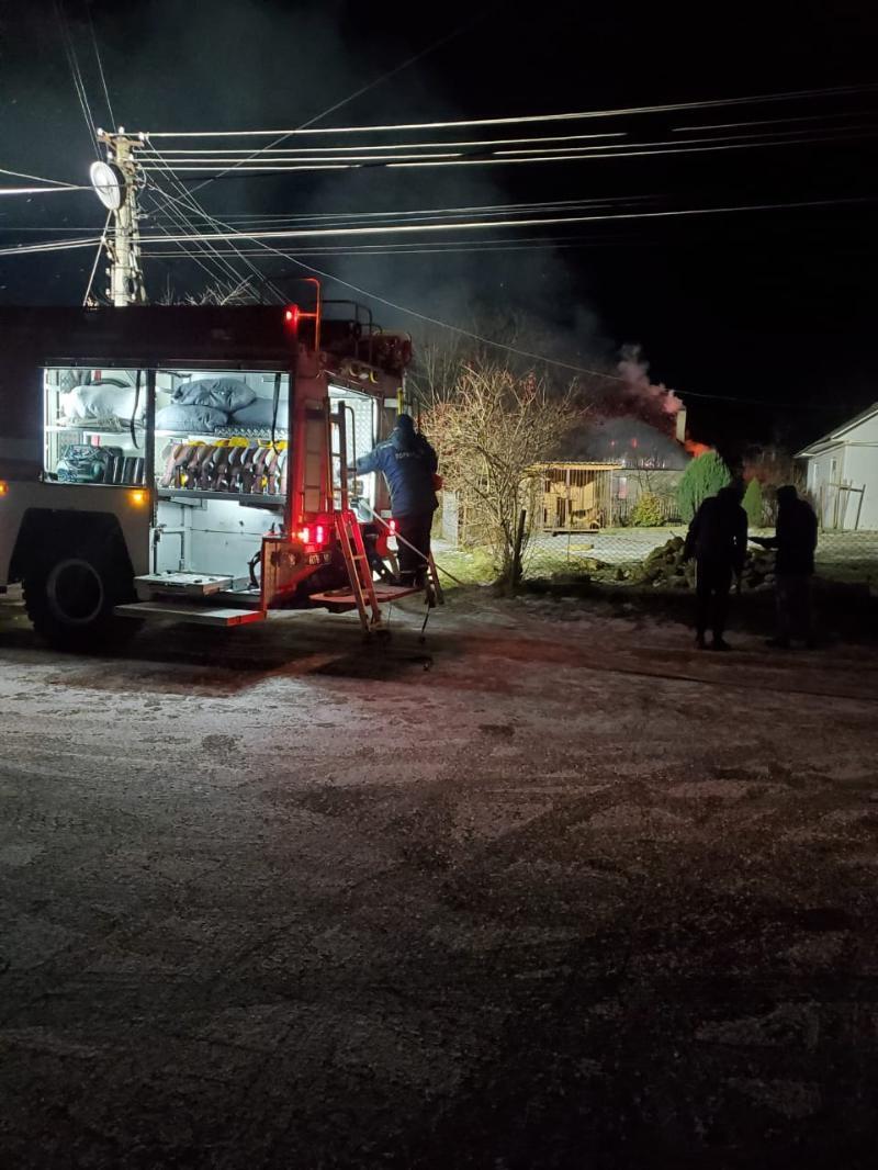 Івано-Франківська область: Рятувальники ліквідували пожежу житлового будинку в смт. Богородчани.