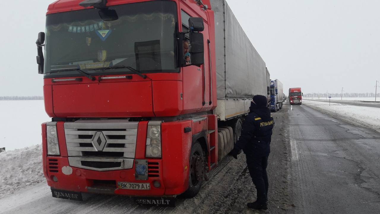 Рятувальники Черкащини надають допомогу водіям вантажного транспорту