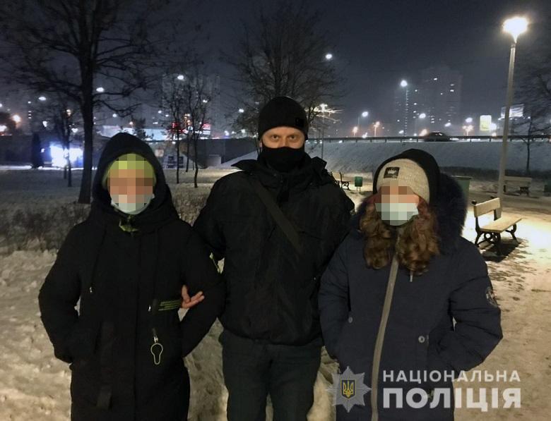 У Дарницькому районі столиці упродовж декількох годин поліцейські розшукали двох малолітніх дівчат