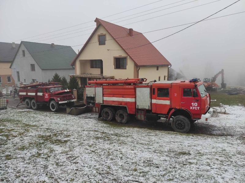 Закарпатська область: пожежа ледь не знищила два обійстя