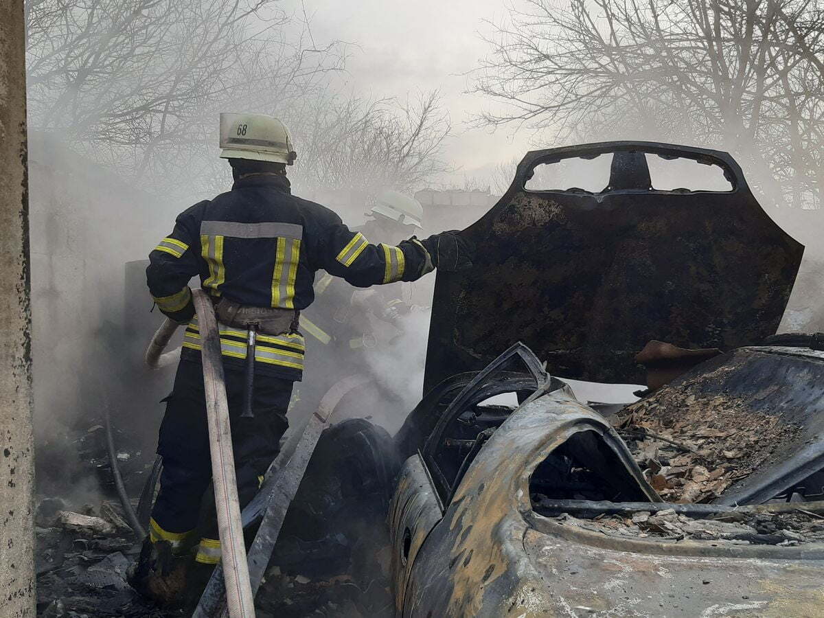 Донецька область: вогнеборці врятували від знищення вогнем 5 будівель гаражів