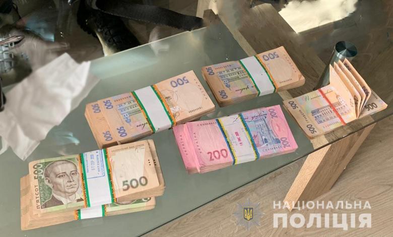 Поліцейські затримали чоловіка, який вимагав майже пів мільйона гривень за нібито ліцензію на відкриття АЗС