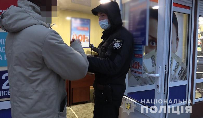У Києві оперативники протягом декількох годин затримали чоловіка за розбійний напад